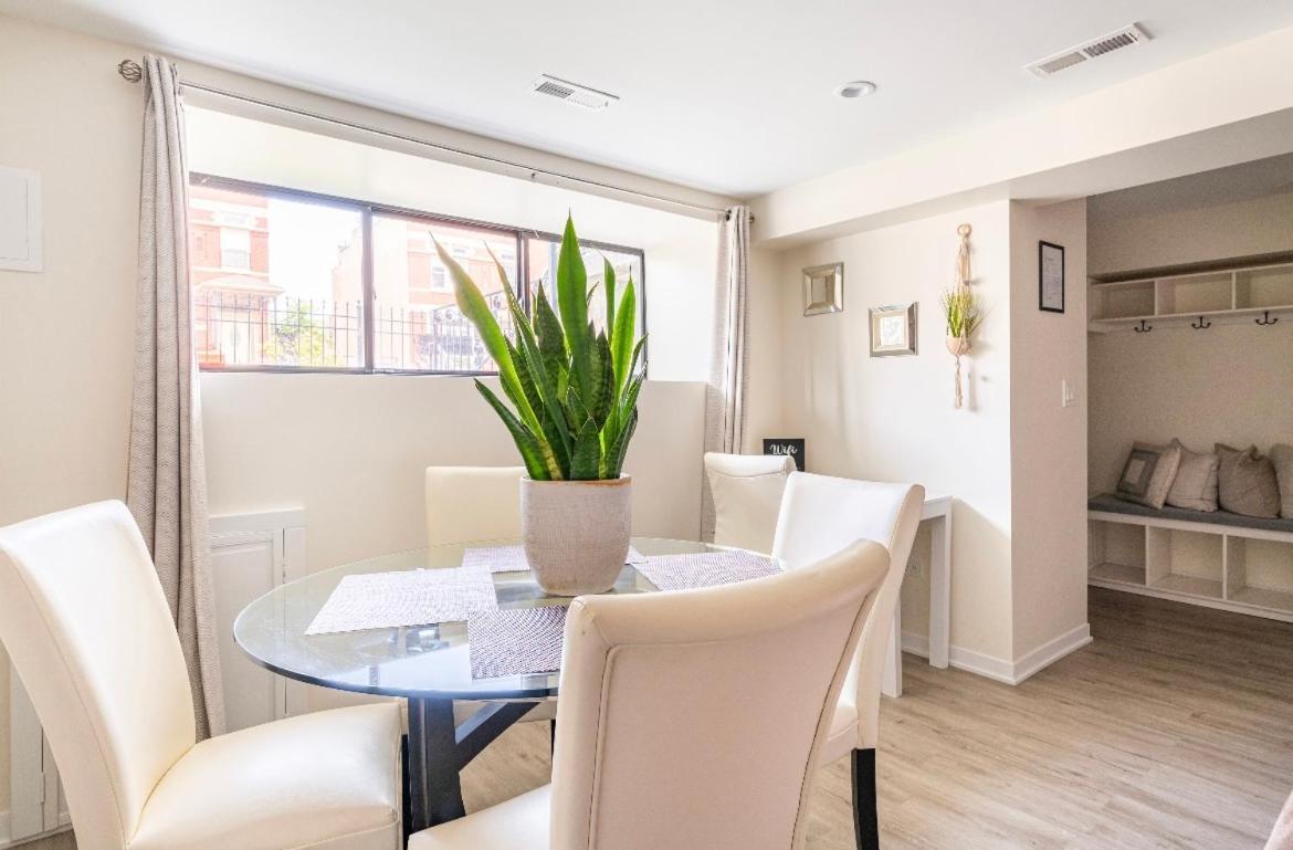 Cozy 2 Brm Apartment Mins Away From United Center Chicago Luaran gambar
